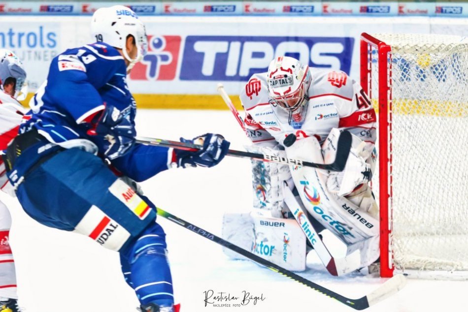 OBRAZOM: HK Nitra - iClinic Bratislava Capitals 2:1 (0:0, 0:1, 2:0)