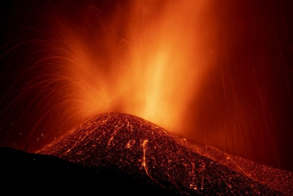 Erupcia sopky La Cumbre Vieja na španielskom ostrove La Palma 23. septembra 2021