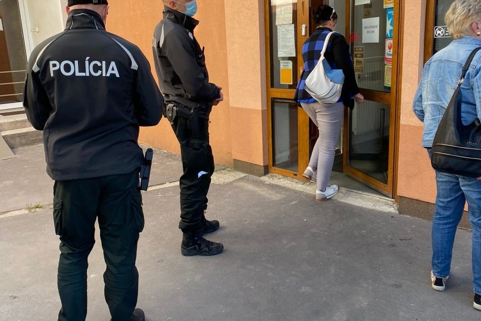 Kontrola dodržiavania opatrení v meste Vrbové