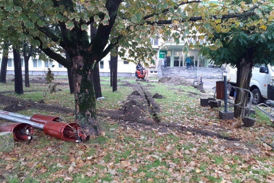 Úprava priestoru pred poliklinikou