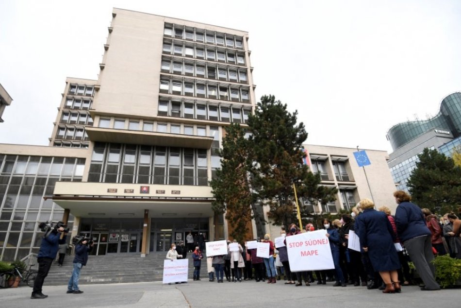 Protest pred Krajským súdom v Košiciach