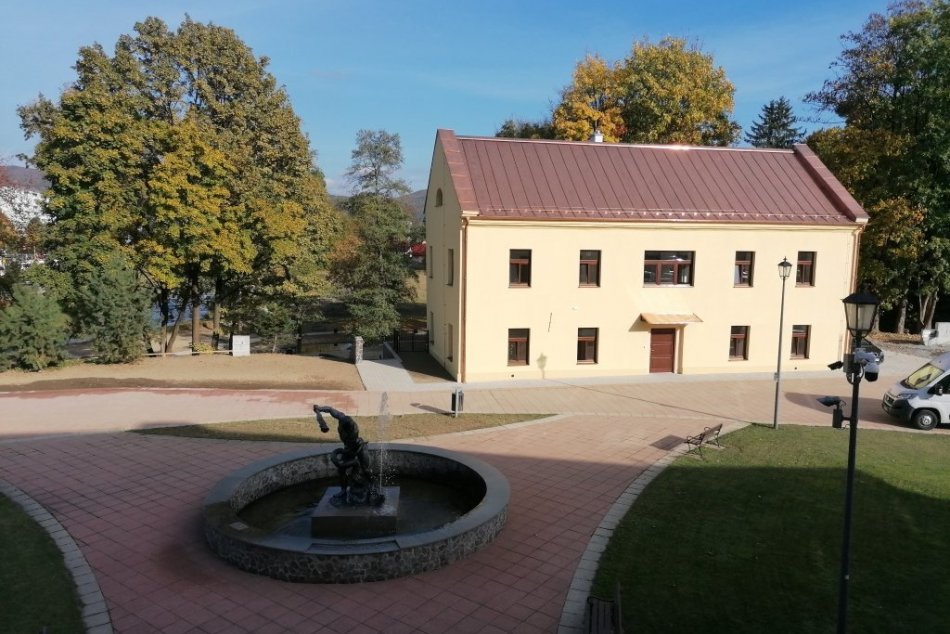 Zrekonštruovaný Malý kaštieľ v Snine