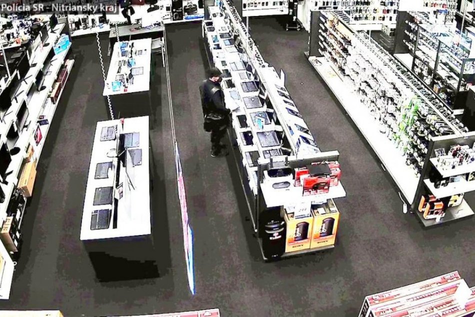 Polícia pátra po mužovi na záberoch