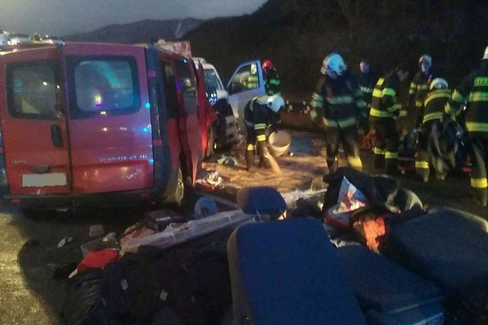 FOTO: Nehoda v katastri obce Kraľovany na hlavnom cestnom ťahu