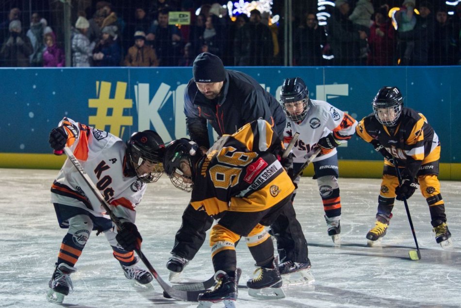 OBRAZOM: Nové klzisko v Košiciach otestovali aj mladí hokejisti