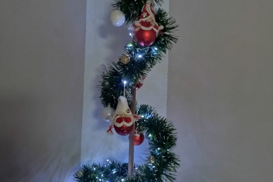V OBRAZOCH: Takto žiaria vianočné stromčeky Lučenčanov