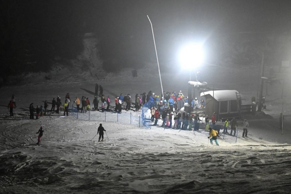 FOTO: Večerné lyžovanie v lyžiarskom stredisku Skiland Stará Myjava
