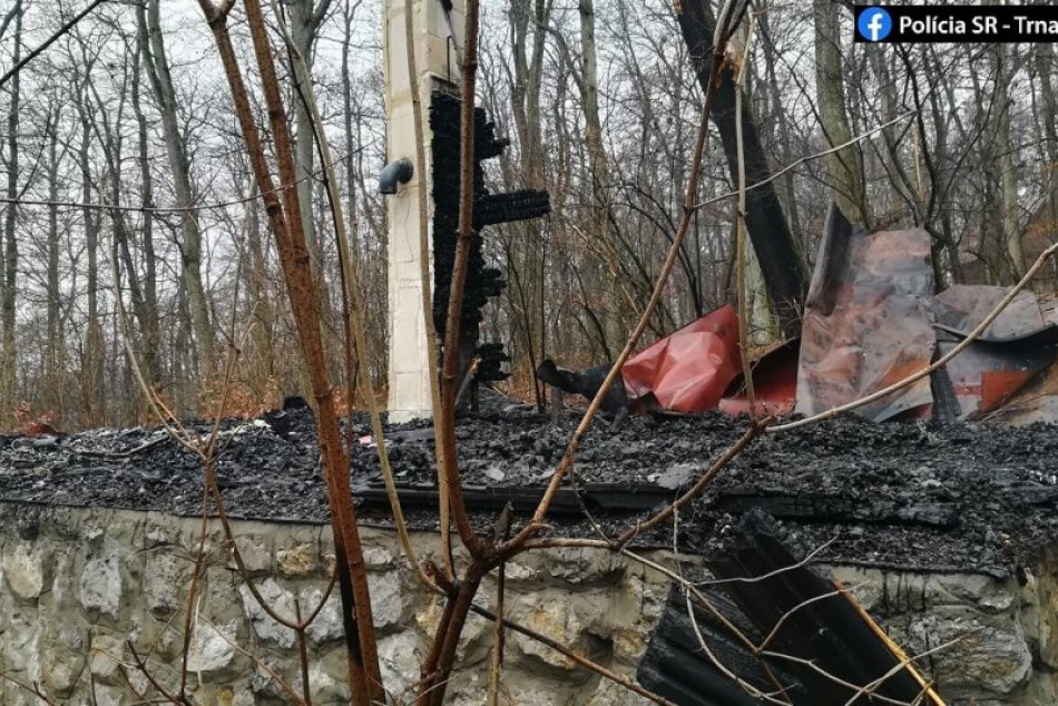Požiar chaty v rekreačnej oblasti Jahodník v obci Smolenice
