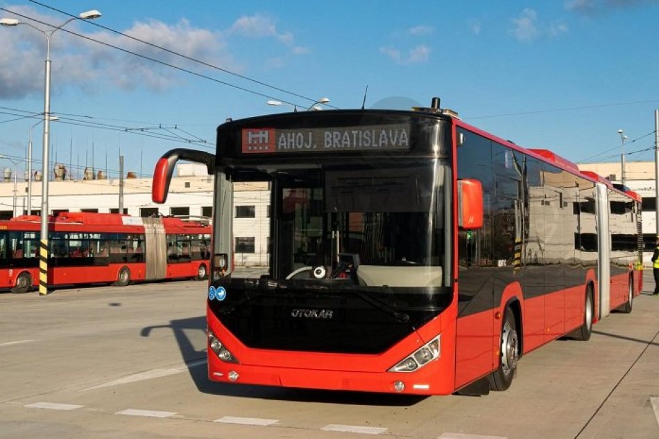 Nové, vyše 18-metrové kĺbové autobusy Otokar Kent C