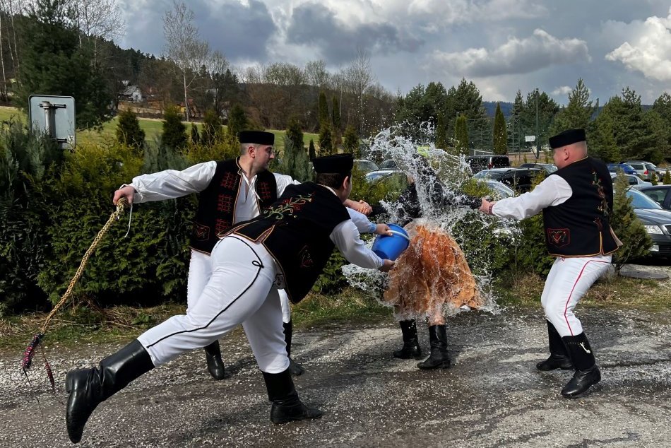 Šibači a oblievači si prišli na svoje po celom Slovensku