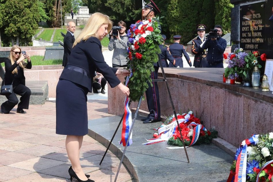 OBRAZOM: Prezidentka si výročie konca vojny pripomenula na cintoríne vo Zvolene
