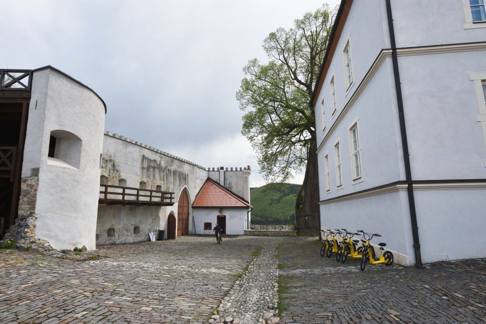 V OBRAZOCH: Na hrad v Slovenskej Ľupči sa po 100 rokoch vráti pôvodný oltár
