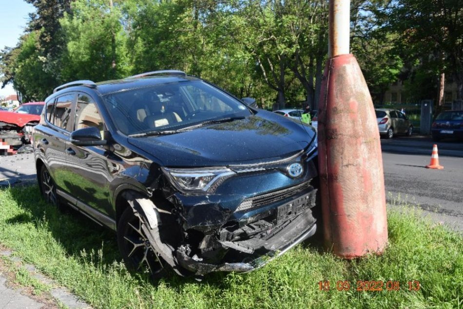 V OBRAZOCH: Pri dopravnej nehode v Lučenci utrpela žena ťažké zranenia