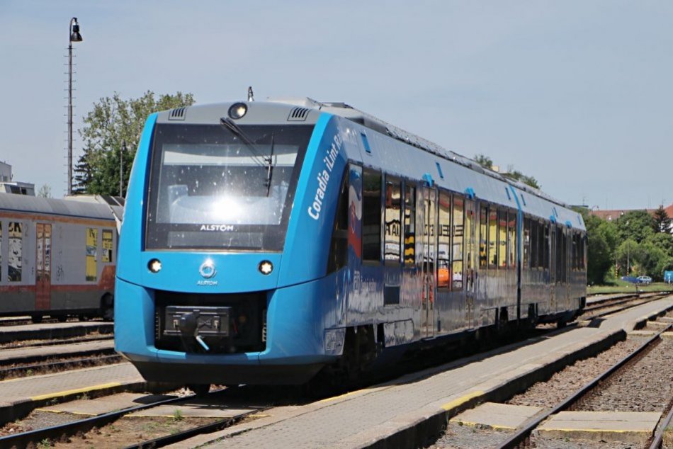 OBRAZOM: Do Nitry dorazil vlak s vodíkovým pohonom