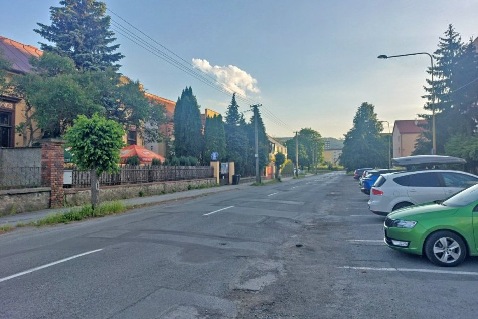 Objektívom: Parkovacie miesta v Prešove sú neraz v katastrofálnom stave
