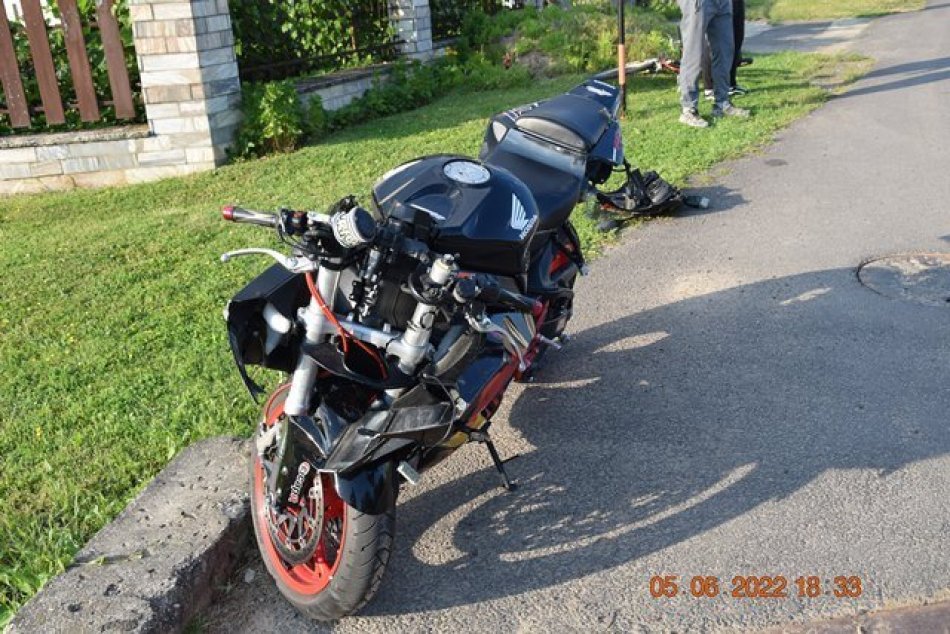 V OBRAZOCH: Po dopravnej nehode zmizol motorkár aj so spolujazdkyňou