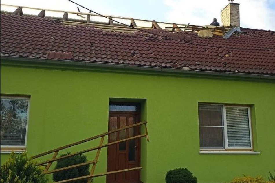 FOTO: Búrky napáchali v Česku nemalé škody