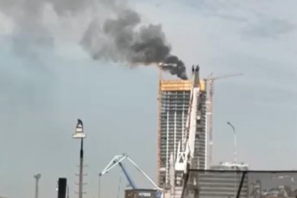 Požiar na streche Eurovea Tower