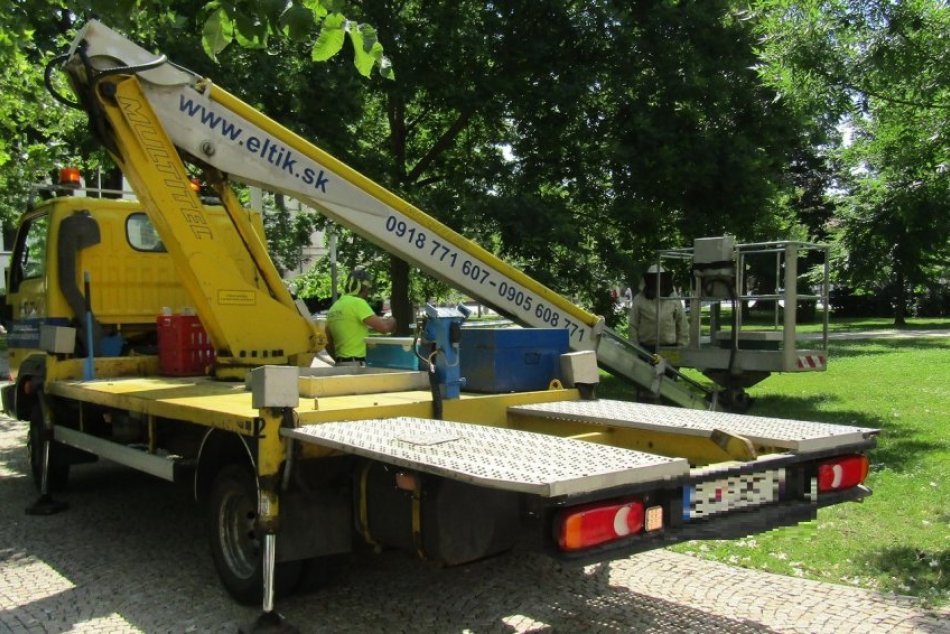 V OBRAZOCH: Zásah pri roji včiel vo Zvolene