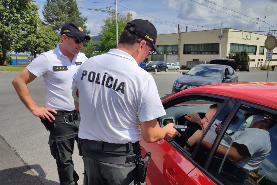 V OBRAZOCH: Policajti v Banskobystrickom kraji odmeňovali vodičov