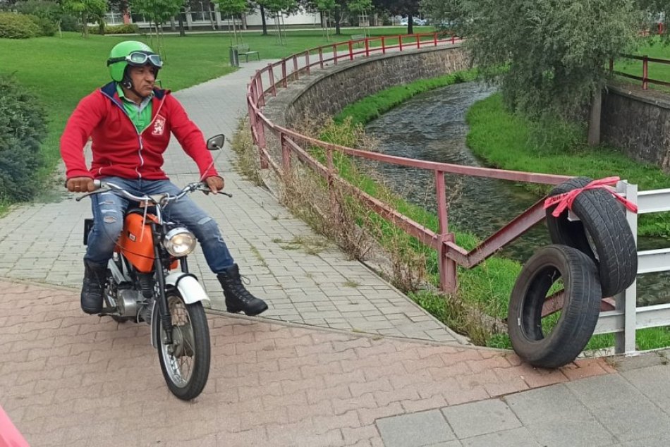 FOTO: Veterán klub Manín predstavil motorky vyrábané v bývalých Považských stroj