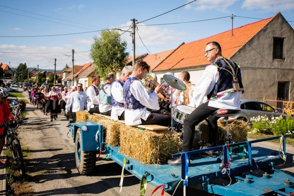Dožinkové slávnosti v obci Suchá nad Parnou