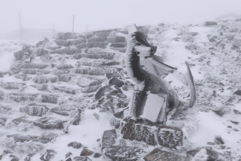 Objektívom: V Tatrách i mimo nich už napadol prvý sneh