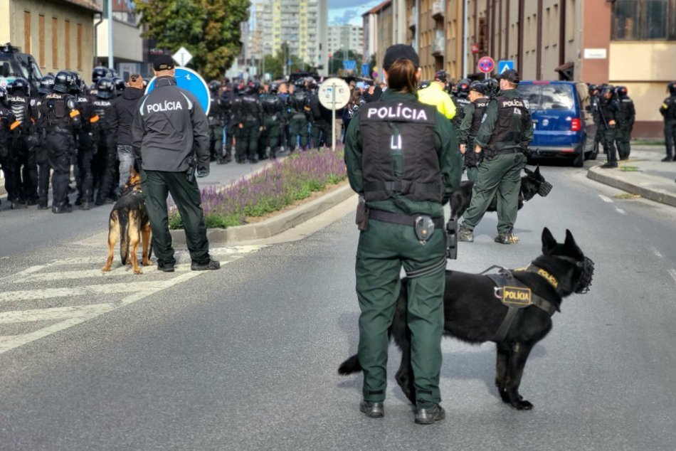 Polícia počas derby medzi Spartakom Trnava a Slovanom Bratislava